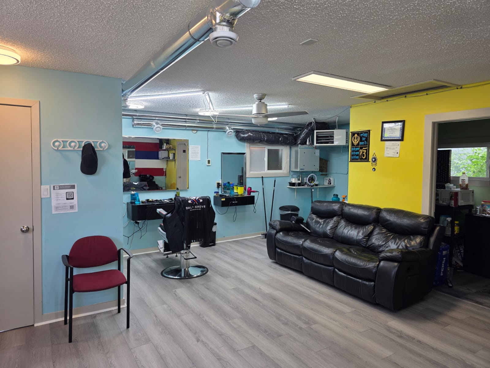 Professional beard trim at Daly Grove Barbershop Edmonton